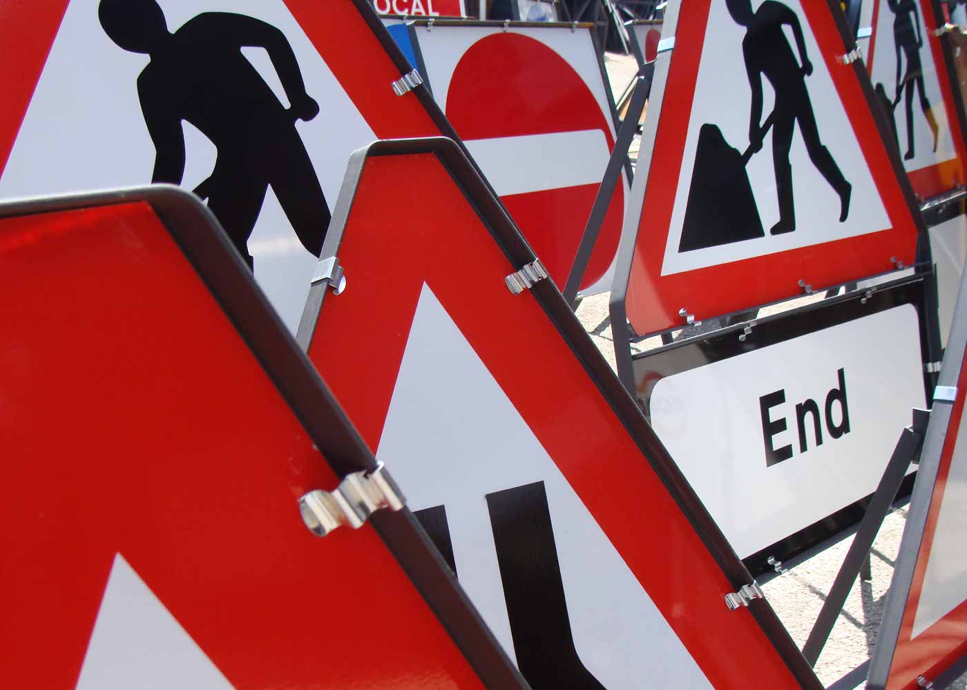 temporary-road-signs-tennants-uk